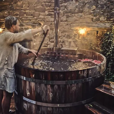 Reve Aveyron Lodge *